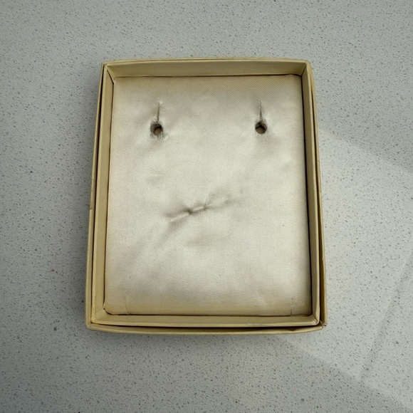 Vintage Limoges Porcelain Hand Painted Brooch and Screwback Earrings Set 1940s - Picture 14 of 15